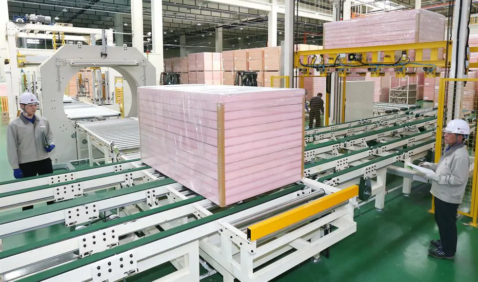 Exterior wall insulation board production line